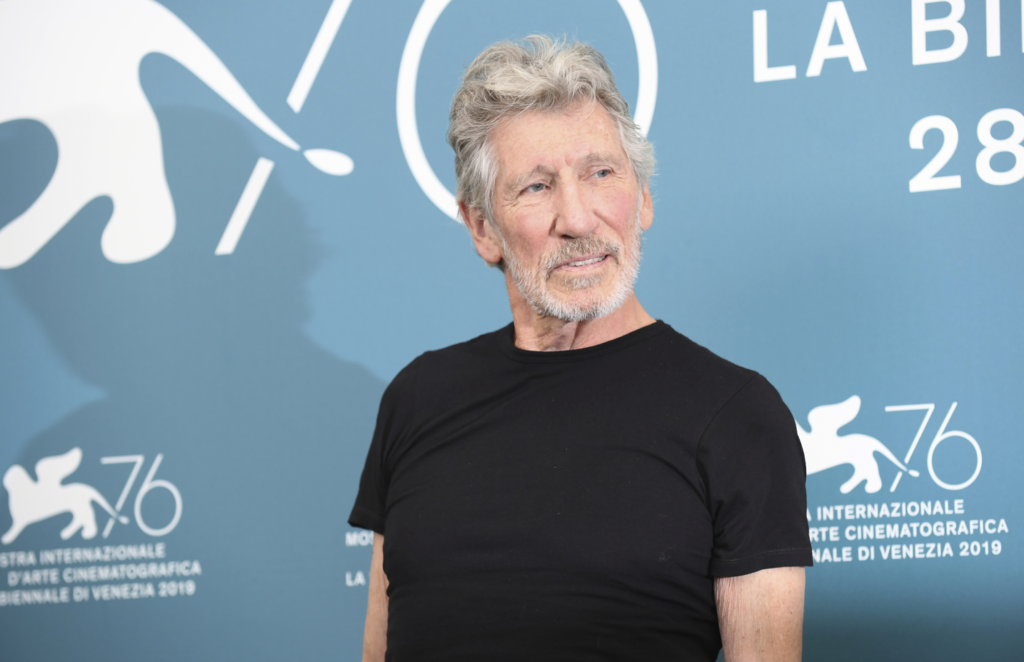 Ο Roger Waters ερμηνεύει το «Mother» με concept από… απόσταση (Video)