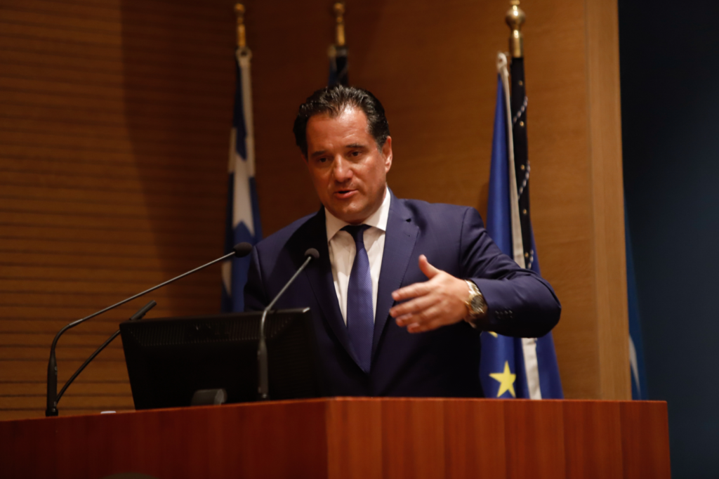 Ο… σφόδρα καπιταλιστής Άδωνης και η κυνική αναφορά για τους μισθούς (Video)