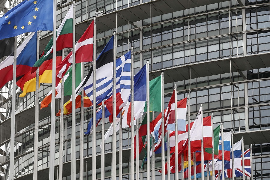 Κρύβει προαπαιτούμενα και σκληρή εποπτεία το πακέτο βοήθειας της ΕΕ; – Οι πανηγυρισμοί Μητσοτάκη και η άνευ όρων αποδοχή του ESM