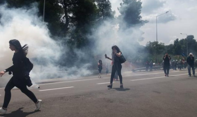 Μαλακάσα: Επεισόδια σε συγκέντρωση κατοίκων για το προσφυγικό – ΣΥΡΙΖΑ: Εγκληματικές ευθύνες της κυβέρνησης