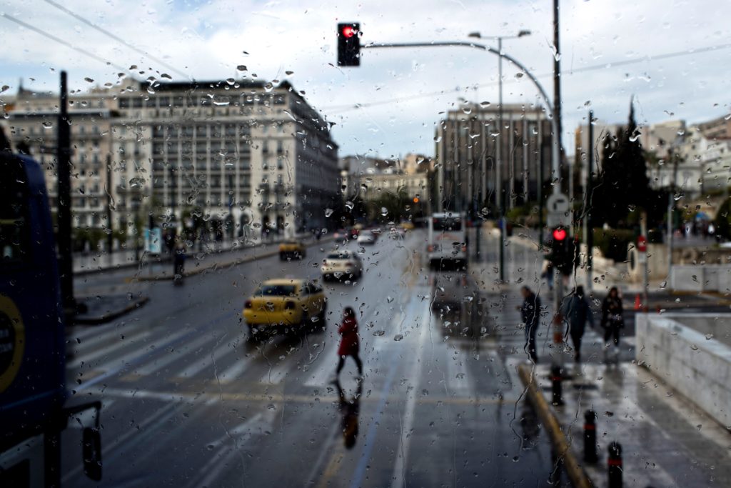 Ισχυρή καταιγίδα και χαλάζι στην Αττική – Άνοιξαν οι ουρανοί