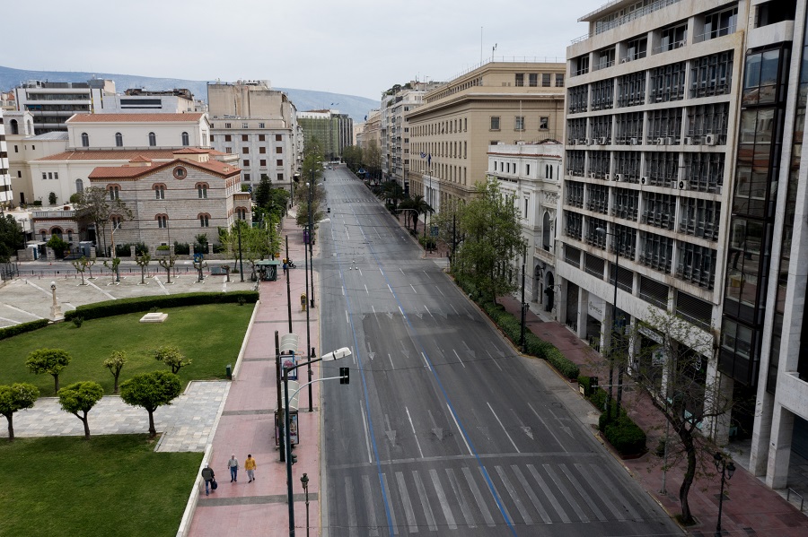 Συμβάσεις – εξπρές 2 εκ. ευρώ για ζαρντινιέρες και αστικά «έπιπλα» στους δρόμους της Αθήνας