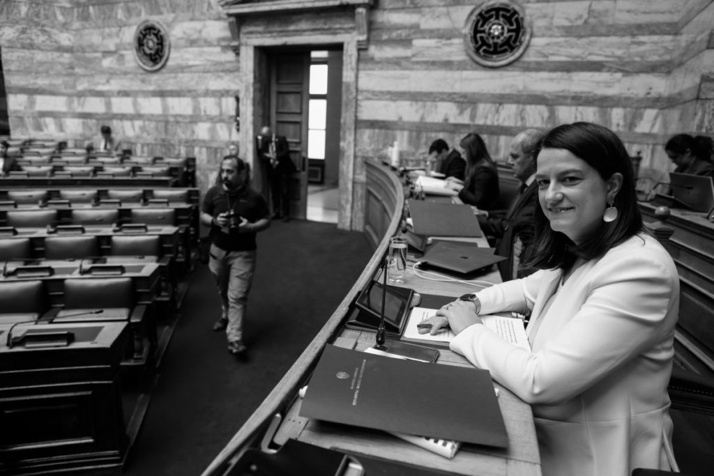 Βουλή: Πυρ ομαδόν από την αντιπολίτευση ενάντια στο πολυνομοσχέδιο της Κεραμέως