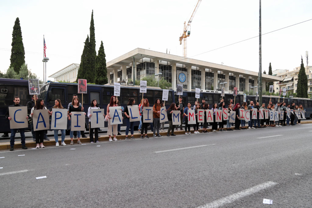 Συγκεντρώσεις την Τετάρτη σε Αθήνα και Θεσσαλονίκη για τη ρατσιστική δολοφονία στις ΗΠΑ