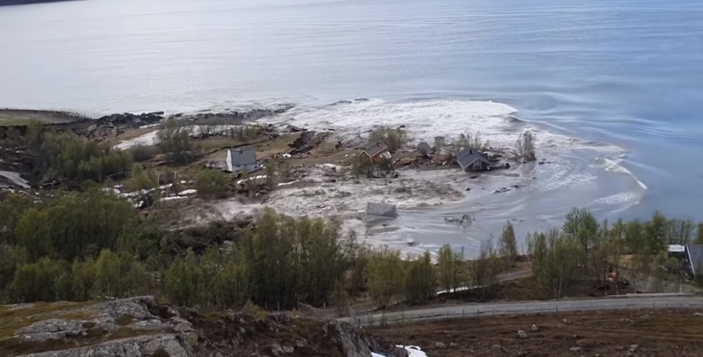 Απίστευτη κατολίσθηση στη Νορβηγία: Βούλιαξε η γη (Video)