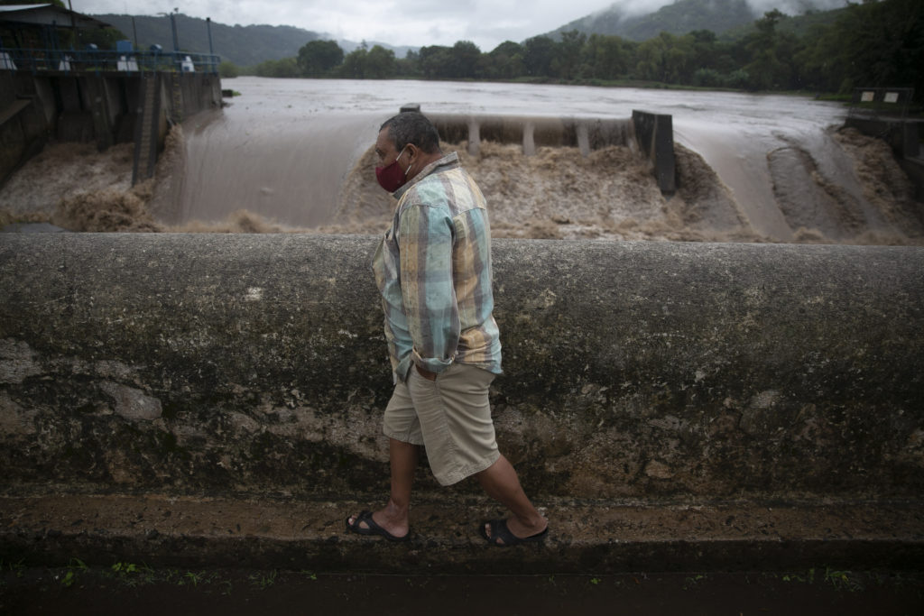 Τουλάχιστον 33 νεκροί στην κεντρική Αμερική από τις καταιγίδες Αμάντα και Κριστόμπαλ