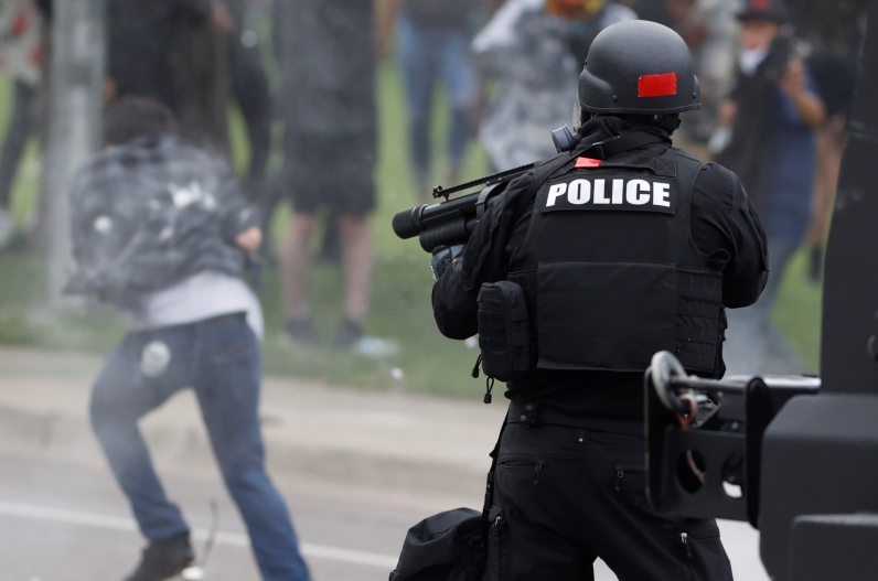 HΠΑ-Ντένβερ: Δικαστικό στοπ σε δακρυγόνα και πλαστικές σφαίρες κατά διαδηλωτών