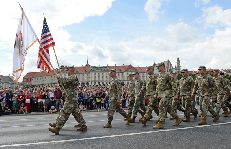 Η Πολωνία διεκδικεί τα… αμερικανικά στρατεύματα από τη Γερμανία