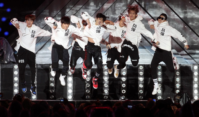 Νότια Κορέα: Το ποπ συγκρότημα BTS δώρισε ένα εκατομμύρια δολάρια στο κίνημα Black Lives Matter