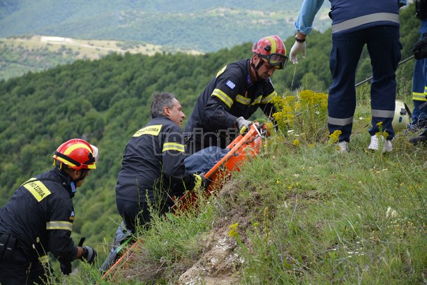 Bέροια: «Βουτιά θανάτου» σε χαράδρα 150 μέτρων για 34χρονο (video – εικόνες)