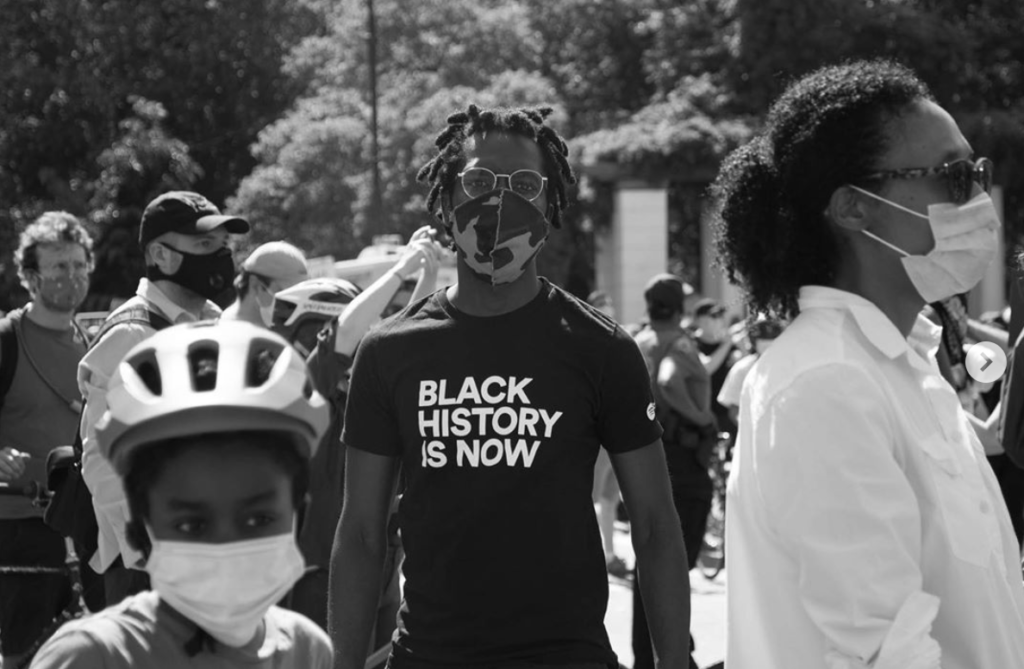 Αφροαμερικανοί φωτορεπόρτερ καταγράφουν τις διαδηλώσεις σε πόλεις των ΗΠΑ