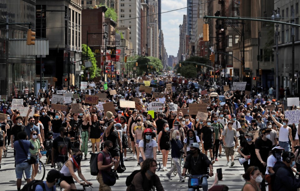 Νέα Υόρκη: Εκατοντάδες ελληνοαμερικανοί συμμετείχαν στις διαδηλώσεις για τον Φλόιντ