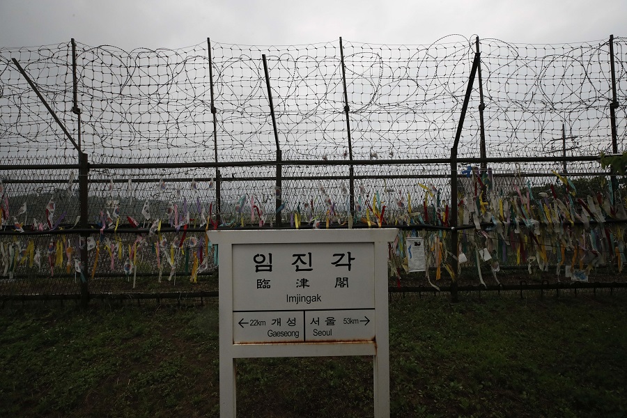 Η Βόρεια Κορέα κόβει τους διαύλους επικοινωνίας με τη Σεούλ