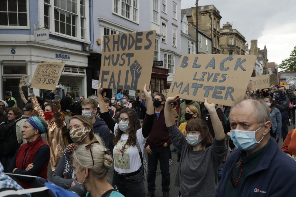 Βρετανία: Ο Μπόρις Τζόνσον καλεί τους πολίτες να απέχουν από τις διαδηλώσεις