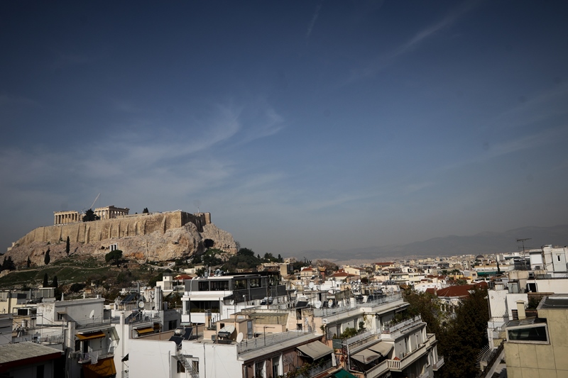 Καιρός: Σκόνη και ζέστη, την Κυριακή και τη Δευτέρα