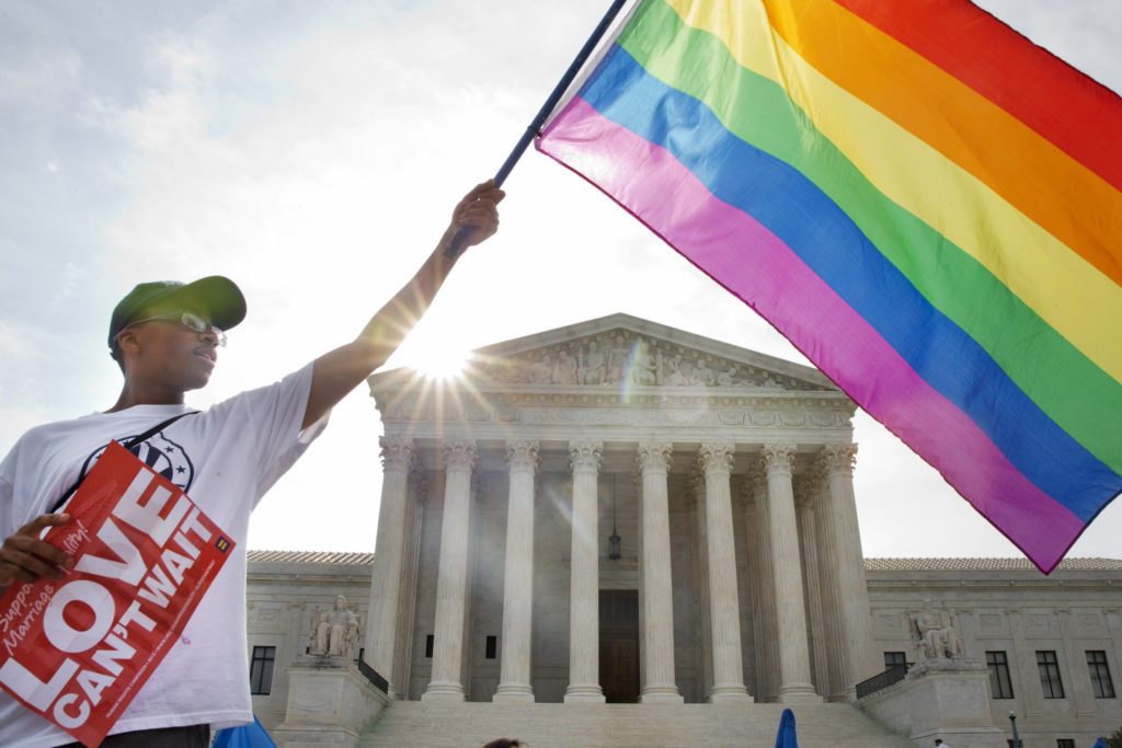ΗΠΑ: Παράνομη η απόλυση εργαζόμενου λόγω της ομοφυλοφιλίας του, λέει το Ανώτατο Δικαστήριο