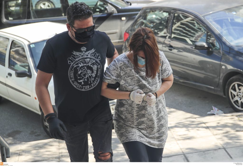 Θεσσαλονίκη: Ποινική δίωξη για ανθρωποκτονία από πρόθεση σε μάνα και κόρη για τη δολοφονία του 49χρονου στον Εύοσμο