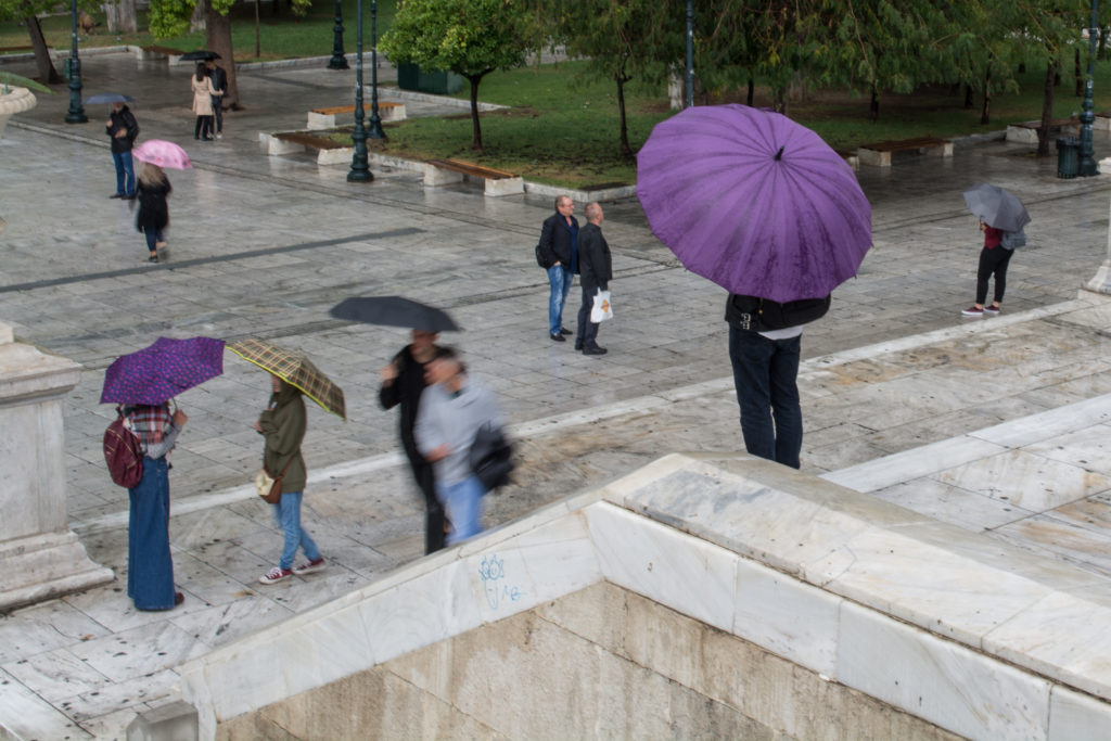 Kαιρός: Τοπικές βροχές και καταιγίδες  – Πού προβλέπεται ακόμα και χαλάζι