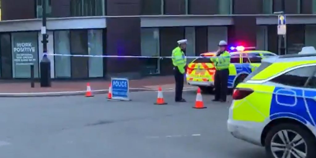 Βρετανία: Eπίθεση με μαχαίρι στην πόλη Ρέντινγκ – τρεις νεκροί και δύο σοβαρά τραυματίες (video)