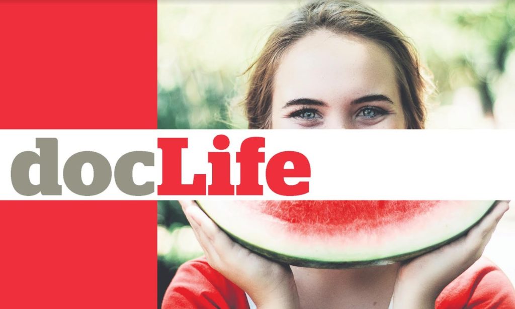 DocLife: Ήλιος, θάλασσα και… μάσκα