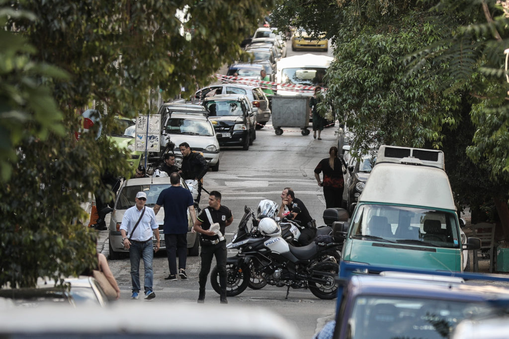 Εισβολή της ΕΛΑΣ σε δύο καταλήψεις στη Δερβενίων στα Εξάρχεια