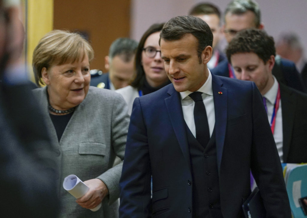 Συνάντηση Μέρκελ – Μακρόν  λίγες ημέρες προτού το Βερολίνο αναλάβει την προεδρία της ΕΕ