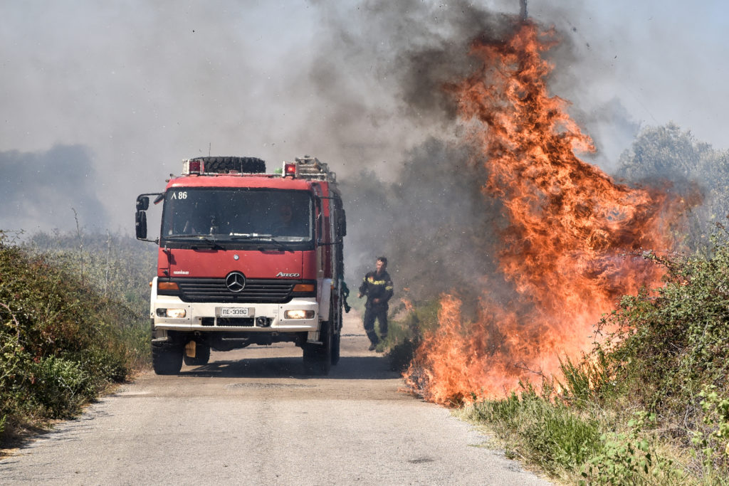 Μεγάλη πυρκαγιά στην Άνδρο – Σε ετοιμότητα για την εκκένωση οικισμών