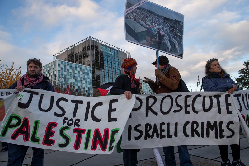 Οργή από τους Παλαιστινίους – Διαδηλώσεις κατά του σχεδίου των ΗΠΑ για τη Δυτική Όχθη