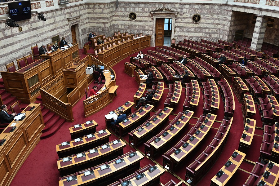 Στην Ολομέλεια της Βουλής το αντισυνταγματικό νομοσχέδιο για τις διαδηλώσεις