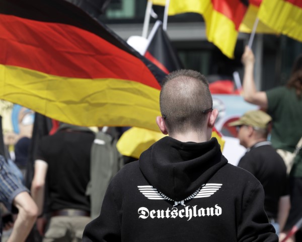 «Αυτο-ξεπλένεται» η γερμανική ακροδεξιά διαγράφοντας αυτοαποκαλούμενο «φασίστα»