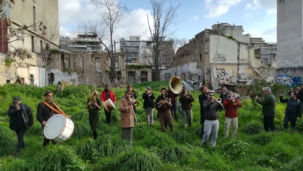 Με την ευλογία της Αγίας Φανφάρας