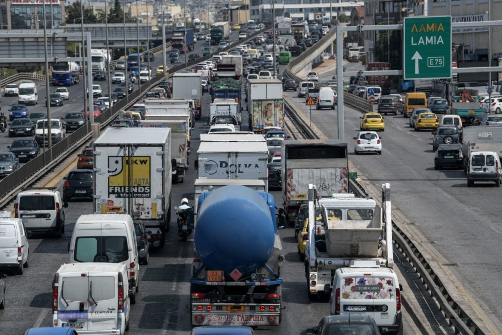 Κυκλοφοριακό κομφούζιο στη Λ. Κηφισιού λόγω τροχαίου ατυχήματος