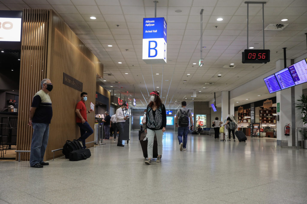 Κορονοϊός: Αρνητικά τα πρώτα 250 τεστ τουριστών στα αεροδρόμια