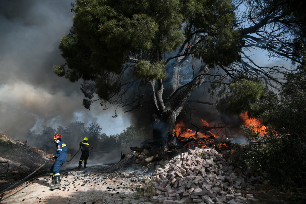 Υπό μερικό έλεγχο η πυρκαγιά σε δασική έκταση στο Δήμο Σπάτων- Αρτέμιδας