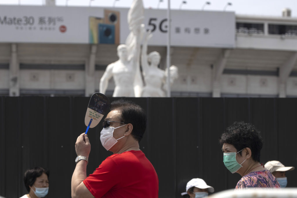 Το Πεκίνο αίρει περισσότερους περιορισμούς στις μετακινήσεις