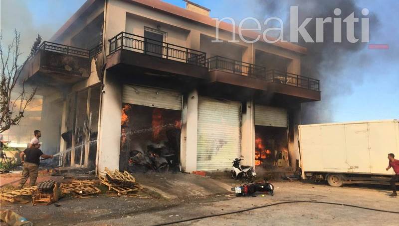 Κρήτη: Συναγερμός από φωτιά σε σπίτι και γραφείο μεταφορών στην Ιεράπετρα