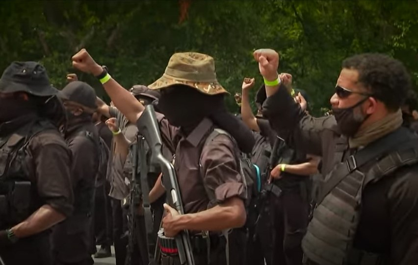 ΗΠΑ: Οπλισμένοι Αφροαμερικανοί διαδηλωτές, έκαναν πορεία σε πάρκο της Τζόρτζια (video)