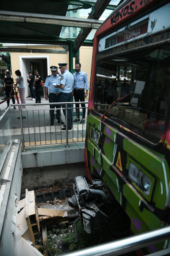 Ατύχημα με τρένο του ΗΣΑΠ στην Κηφισιά – Οκτώ τραυματίες (Photos)