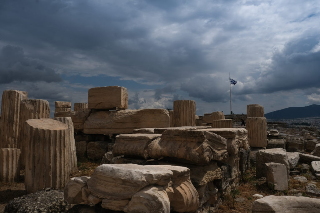 Αρχαιολόγοι σε  παράλογο αποκλεισμό