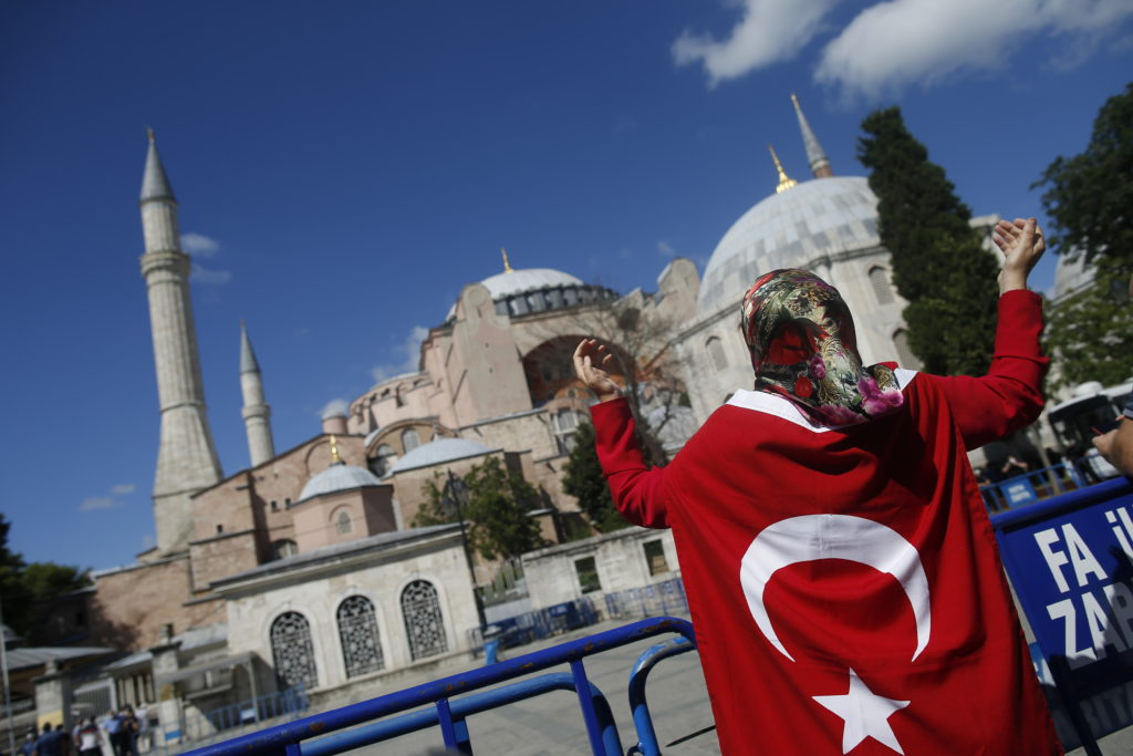 Παγκόσμια πρόκληση Ερντογάν – Υπέγραψε το διάταγμα για να γίνει τζαμί η Αγία Σοφία (LIVE)