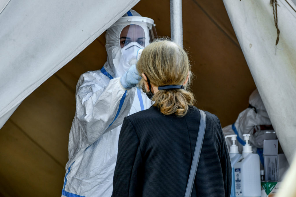 Koρονοϊός: 31 νέα κρούσματα, πολύ λιγότερα στις πύλες εισόδου