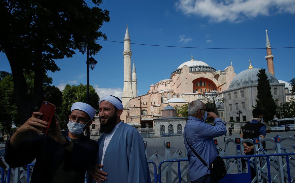 «Λάδι στη φωτιά» από τον Ερντογάν: Λάθος η απόφαση να κάνουμε την Αγία Σοφία μουσείο το 1934