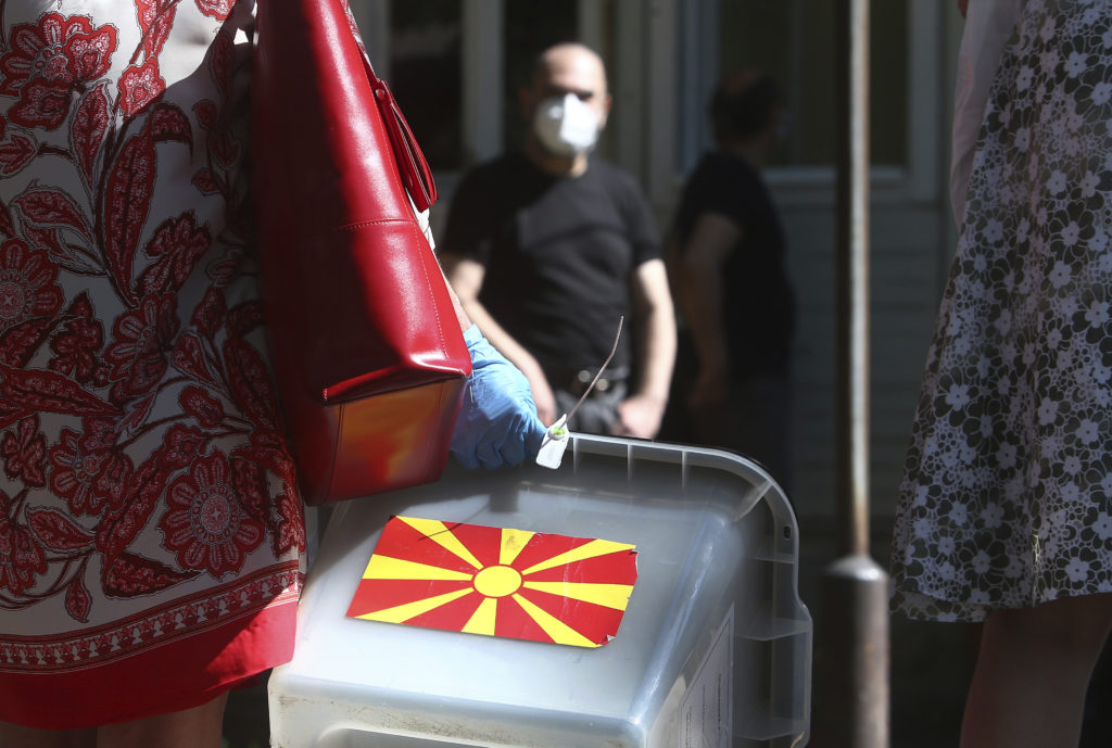 Βόρεια Μακεδονία: Κρίσιμες βουλευτικές εκλογές – Μάχη στήθος με στήθος για Ζάεφ και Μιτσκόσκι