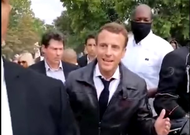 Γαλλία: Διαδηλωτές αποδοκιμάζουν τον Μακρόν και εκείνος τους ζητά να… «χαλαρώσουν»! (Video)
