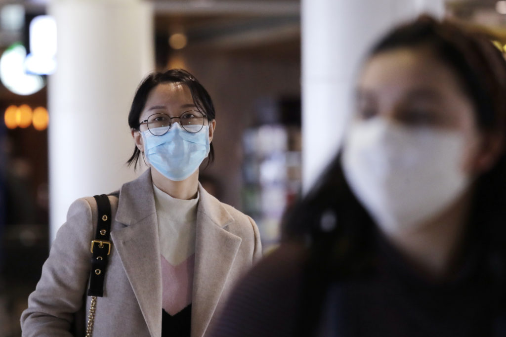 Αλαλούμ με τη μάσκα στις ΗΠΑ: Ο κυβερνήτης της Τζόρτζια απαγορεύει στους δημάρχους να… την επιβάλουν