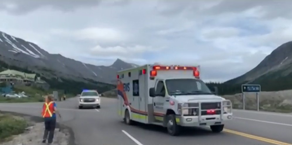 Καναδάς: Τρεις νεκροί και 24 τραυματίες σε ανατροπή τουριστικού λεωφορείου στην Αλμπέρτα