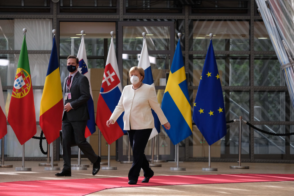 Διαπραγματεύσεις-θρίλερ στη Σύνοδο Κορυφής, σενάρια για τέταρτη ημέρα