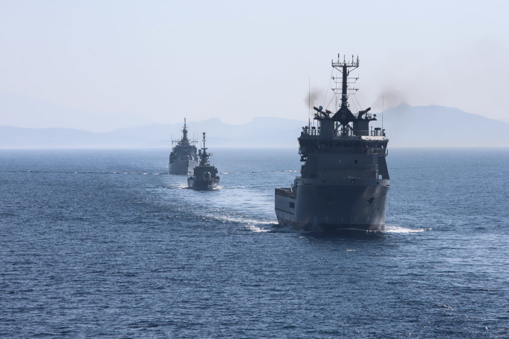 ΓΕΕΘΑ: Τα τουρκικά πολεμικά πλοία παραμένουν στο Αιγαίο