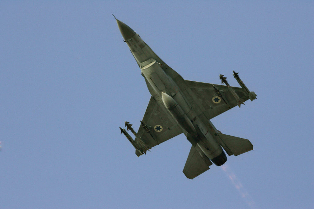 Ισραηλινό μαχητικό πέταξε κοντά σε ιρανικό επιβατικό αεροσκάφος – Τραυματίστηκαν επιβάτες (Video)
