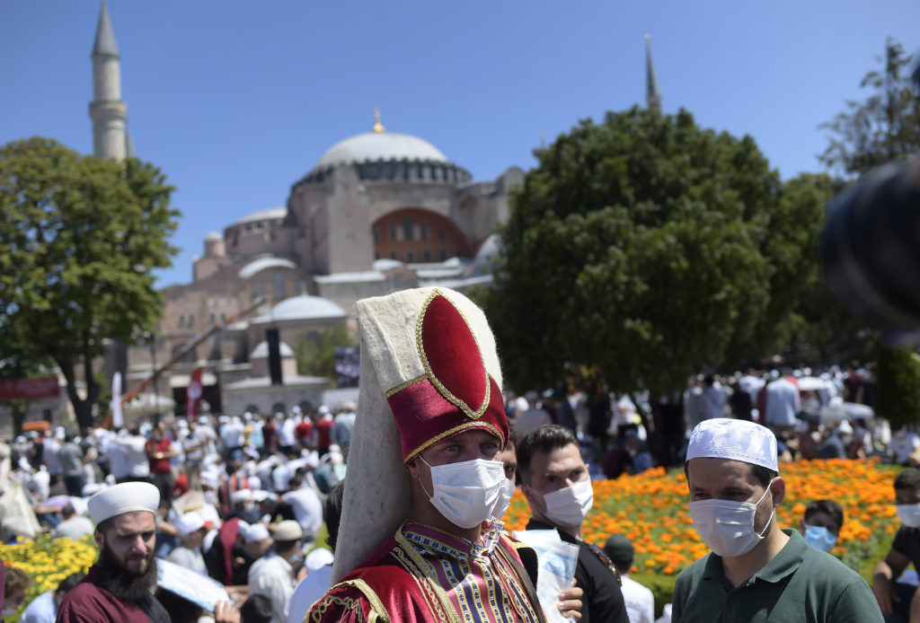 ΣΥΡΙΖΑ: «Εθνικιστική πρόκληση με βαθειά στοιχεία αυταρχισμού» η φιέστα στην Αγία-Σοφία